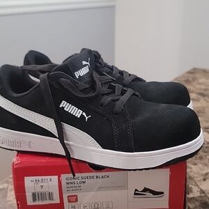 Puma Iconic Suede Black Woman's Low Composite Toe Shoe Size 7 NWT